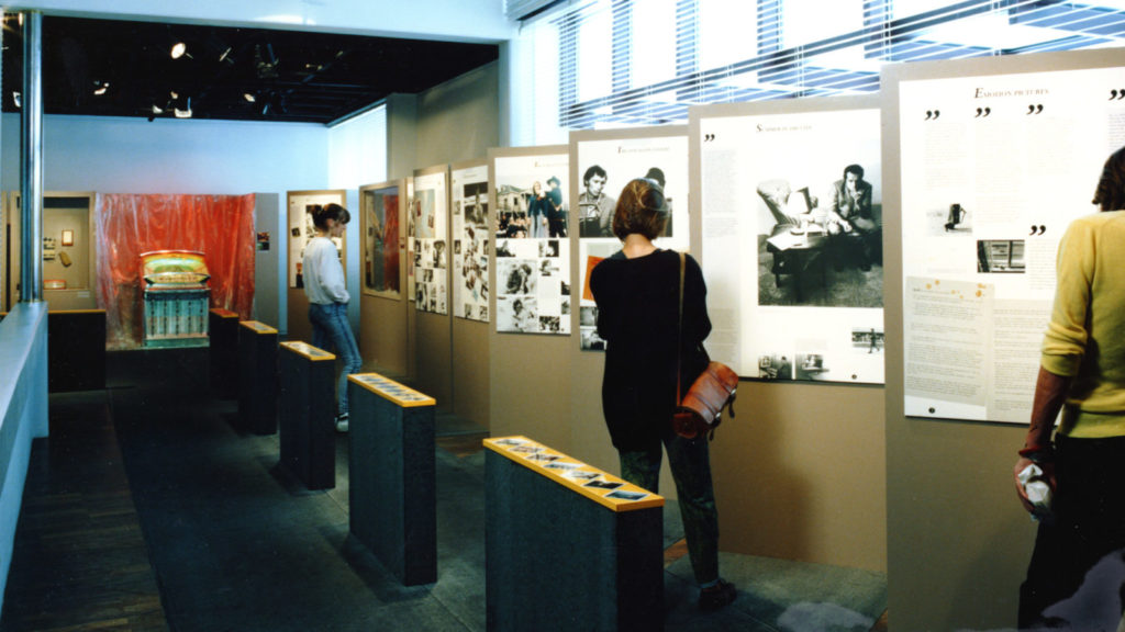 Ausstellung-1988-Schauplätze.-Kino-Reisen-Bilder-von-Wim-Wenders