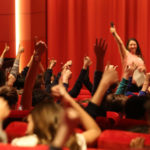Schulklasse im Kino des DFF