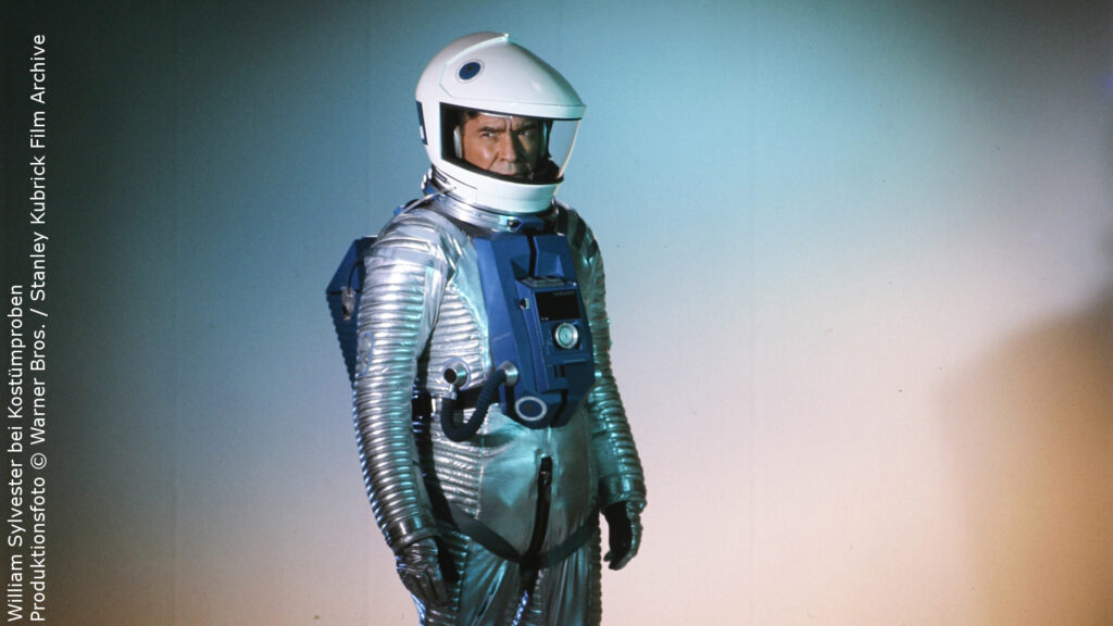 William Sylvester bei Kostümproben. Produktionsfoto © Warner Bros. / Stanley Kubrick Film Archive