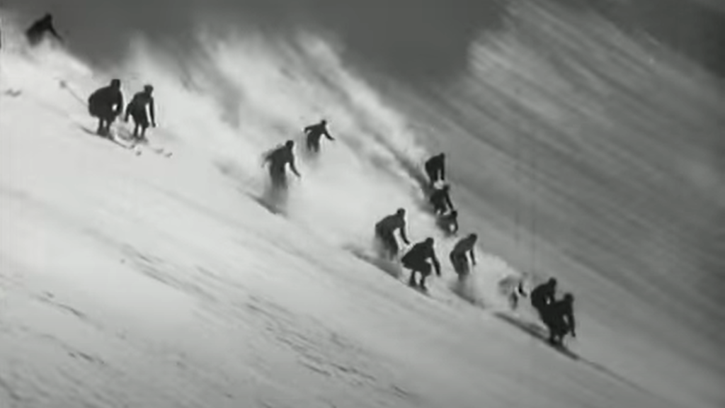 Filmstill Fanck, Skifahrer fahren einen Berg hinab