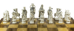 Das Schachspiel von Curd Jürgens, gefertigt in Hongkong. Die Figuren sind aus handgeschnitztem Elfenbein.