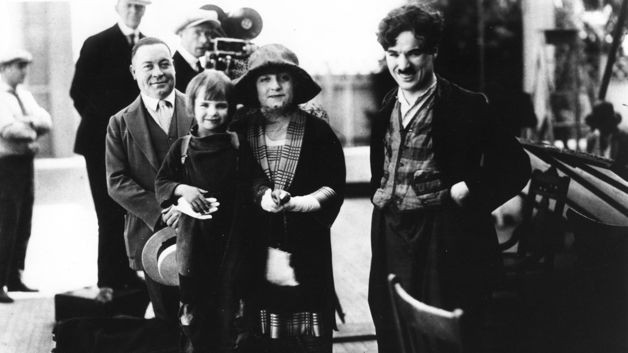 "The Kid"
US 1920
?, Jackie Coogan, ?, Charles Chaplin (vorne, v.l.n.r.), Dreharbeiten