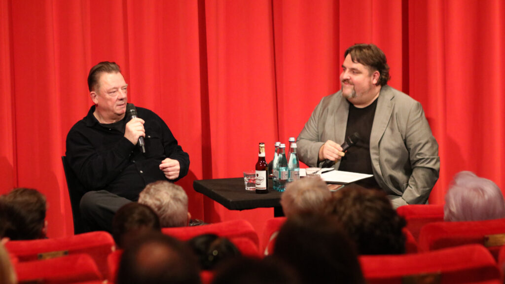 Peter Kurth mit Urs Spörri beim Filmgespräch im Kino des DFF