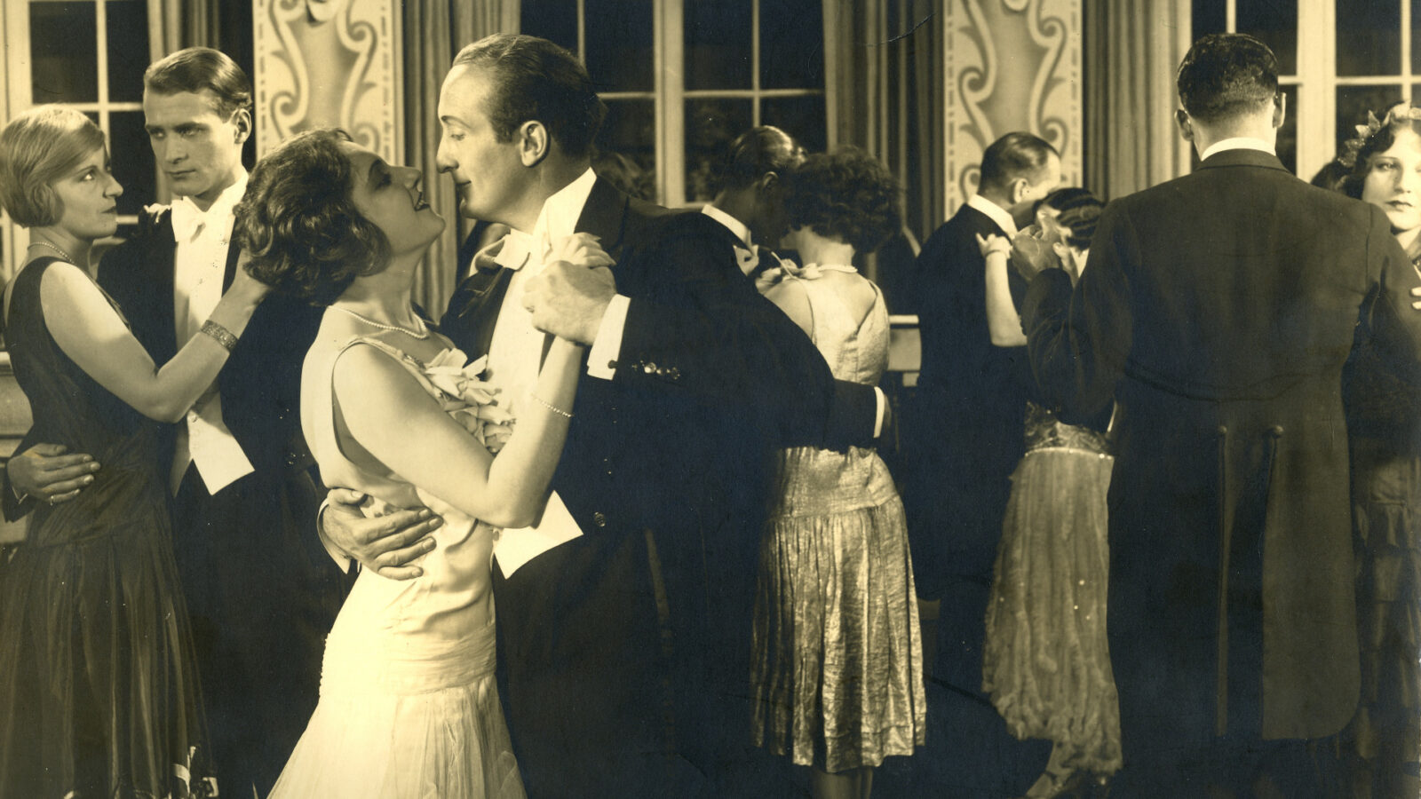 "Die Nacht gehört uns"
D 1929
Charlotte Ander, Hans Albers (vorne, links)