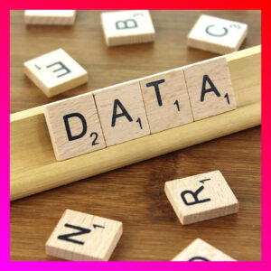 Foto von Holzbuchstaben, die das Wort Data darstellen